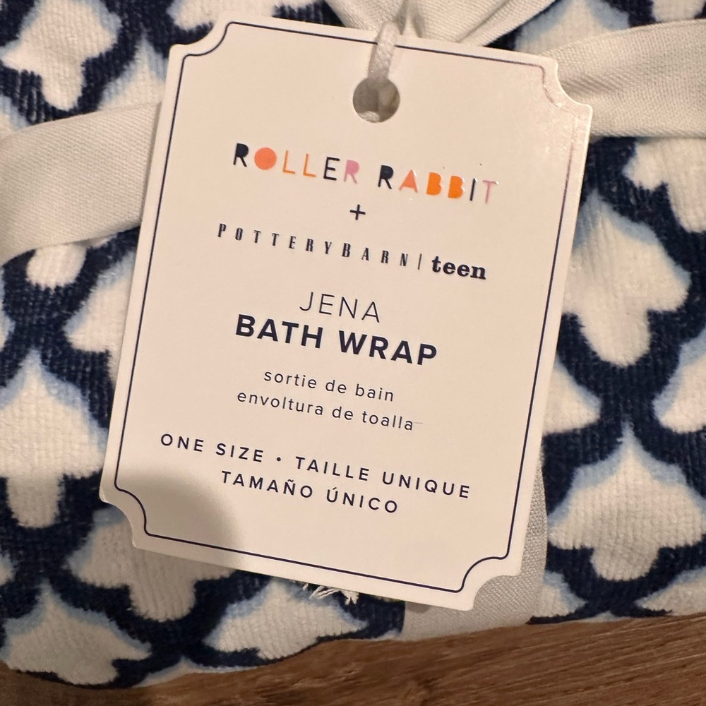 Pottery Barn Teen Jena Bath Wrap in Navy and White